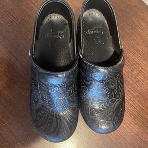 Black tooled Professional Dansko Clog size 35